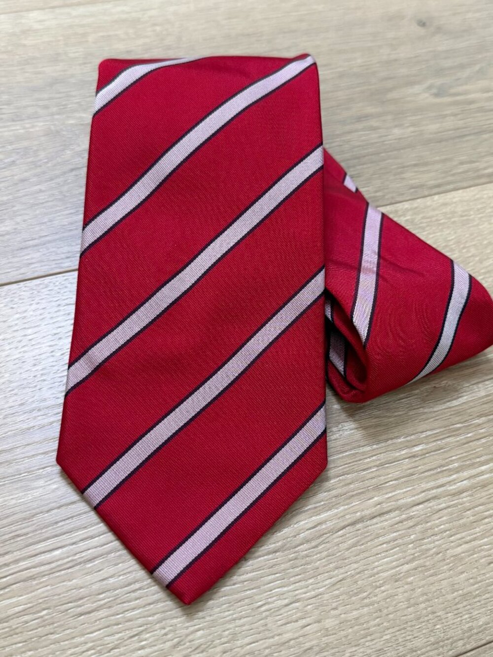 Barney’s New York Men’s Red White Navy Stripe Silk Necktie 57” x 3.75”